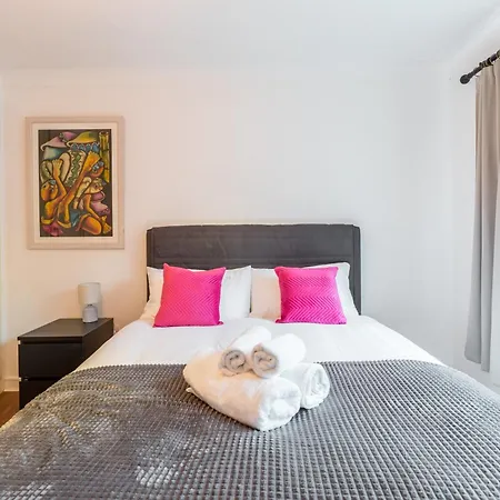 Bright, Spacious Centre